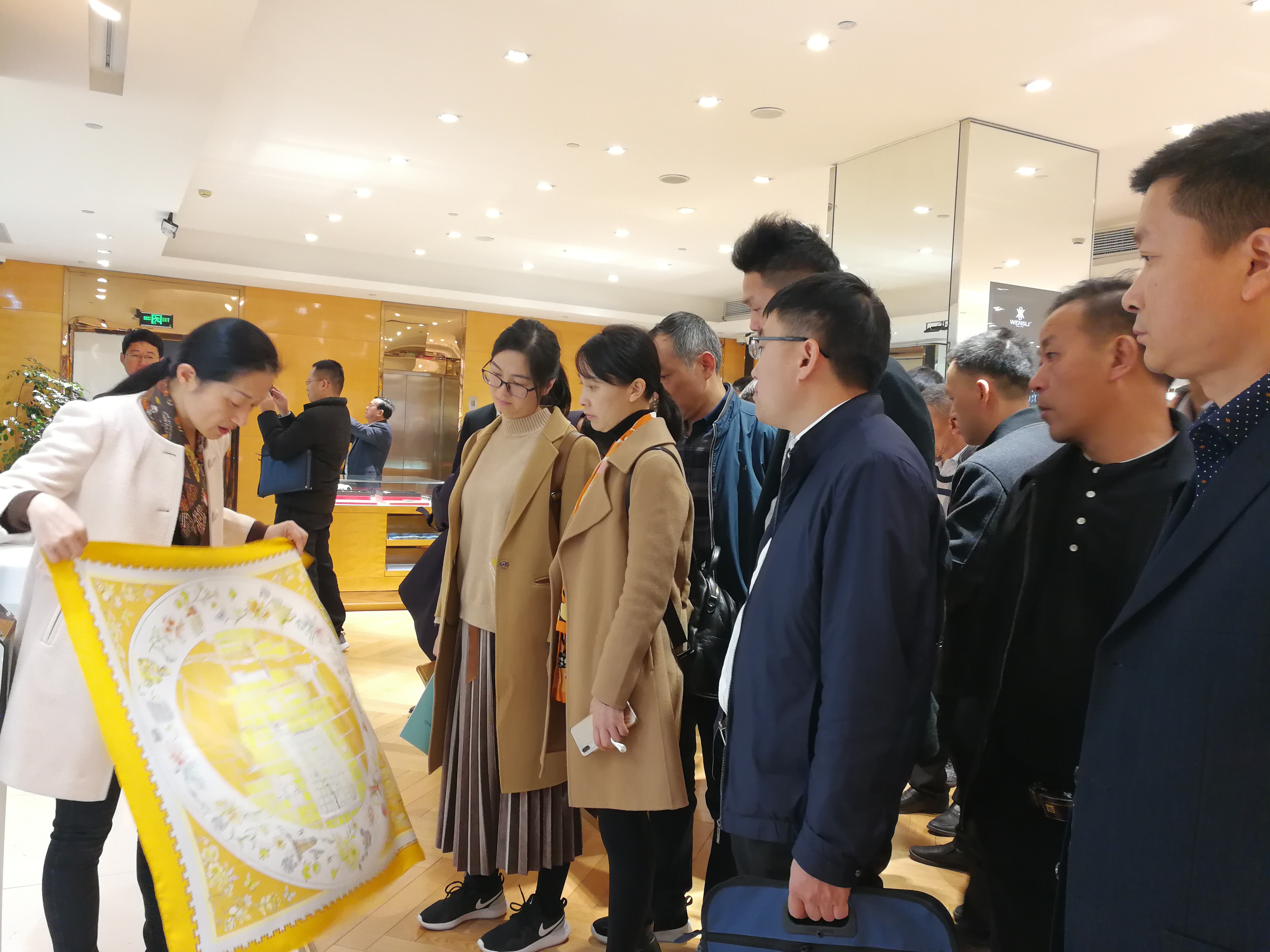 現(xiàn)場(chǎng)教學(xué)(萬(wàn)事利集團(tuán))1.jpg 現(xiàn)場(chǎng)教學(xué)(萬(wàn)事利集團(tuán))1.jpg